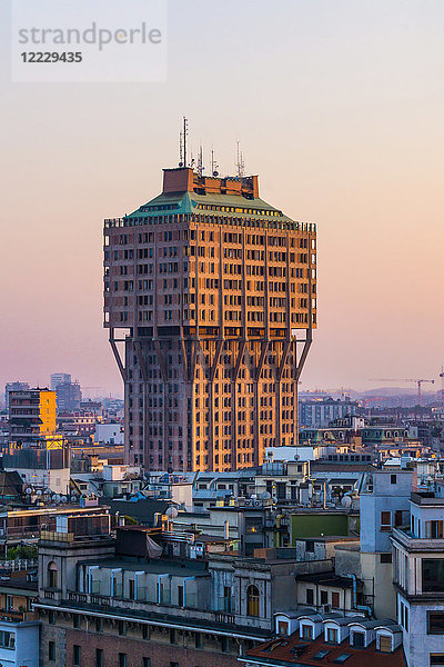 Italien  Lombardei  Mailand  Velasca-Turm vom Dach des Doms aus gesehen