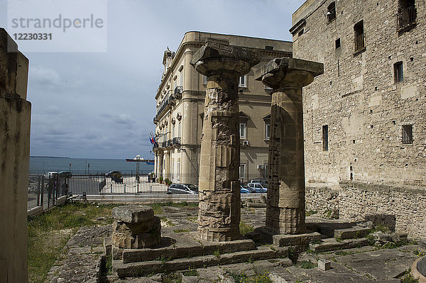 Italien. Apulien  Tarent. Dorico-Tempel . Reste der Kolonnade der peristalsi des IV Jahrhunderts v. Chr.