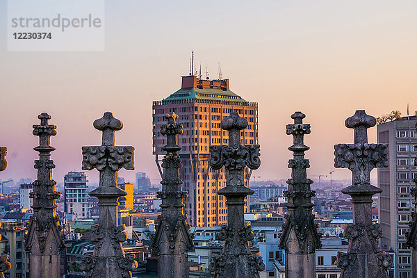 Italien  Lombardei  Mailand  Velasca-Turm vom Dach des Doms aus gesehen