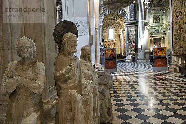 Italien - Lombardei  Bergamo  Basilika S. Maria Maggiore aus dem 12. Jahrhundert  das Äußere bewahrt die ursprüngliche romanisch-lombardische Architektur  während das Innere im Barockstil (von 1500 bis 1700) dekoriert ist.