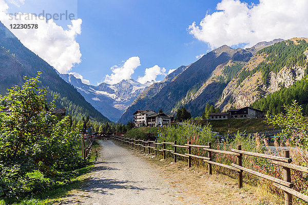 Italien  Aosta-Tal  Valnontey  Berg Gran Paradiso im Hintergrund