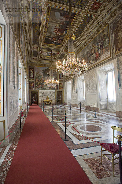 Europa  Italien  Latium  Rom  Rom  Palast des Quirinale  erbaut auf dem gleichnamigen Hügel  ehemalige Residenz der Päpste  ist die Residenz des Präsidenten der italienischen Republik. Botschafterzimmer