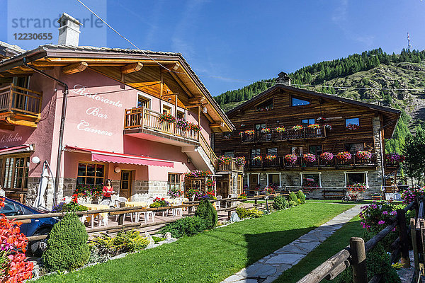 Italien  Aosta-Tal  Cogne  typische Architektur