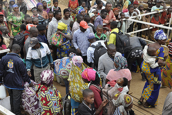Demokratische Republik Kongo  Einschiffung von Menschen aus Goma