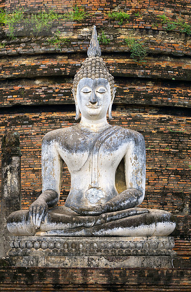 Asien  Thailand  Sukhothai Historical Park  Wat Sa Si Tempel  Buddha-Statue
