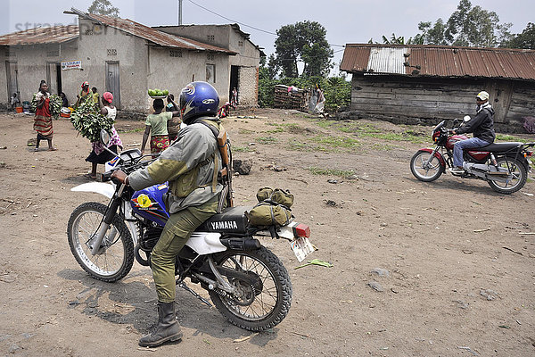 Demokratische Republik Kongo  Dorf in der Nähe des Virunga-Nationalparks