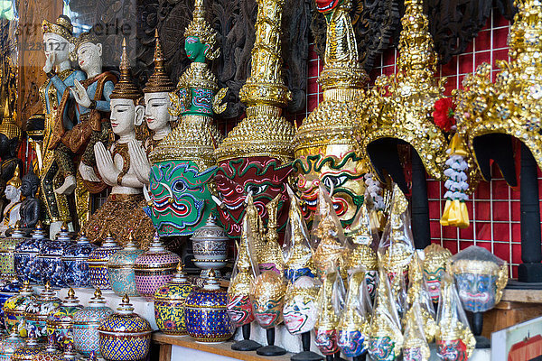 Asien  Thailand  Bangkok  Damnoen Saduak schwimmender Markt  Souvenirs