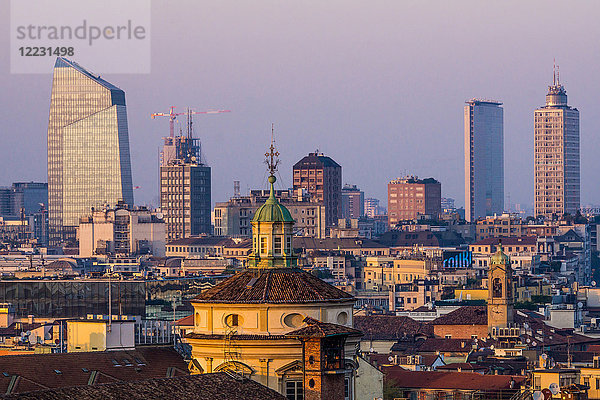 Italien  Lombardei  Mailand  Skyline vom Dach des Doms aus gesehen