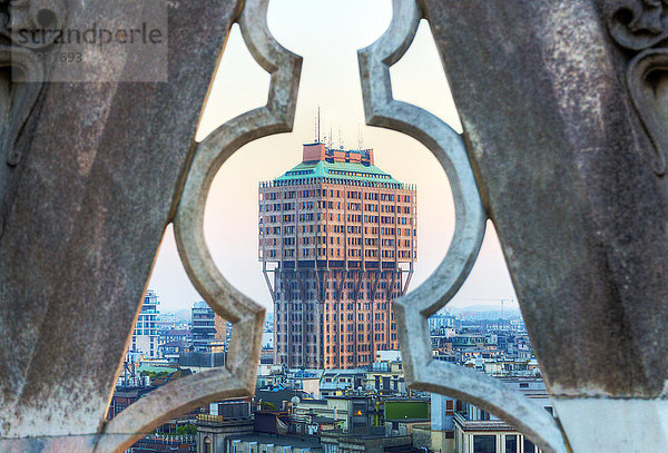 Italien  Lombardei  Mailand  Velasca-Turm vom Dach des Doms aus gesehen