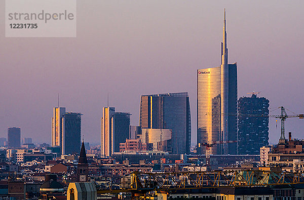 Italien  Lombardei  Mailand  Skyline mit Unicredit Tower vom Domdach aus gesehen