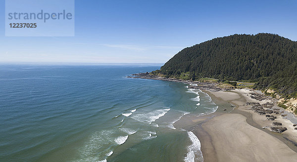 USA  Oregon  Landzunge  Luftaufnahme vom Strand