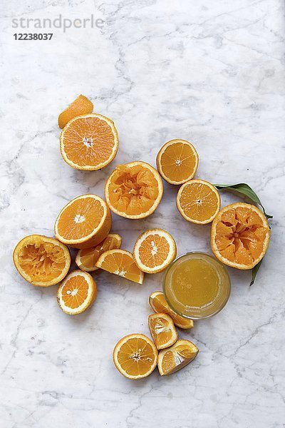 Frisch gepresster Clementinen-Orangen-Saft