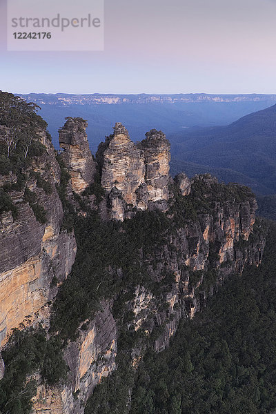 Three Sisters Felsformation bei Sonnenuntergang im Blue Mountains National Park in New South Wales  Australien