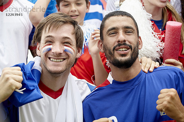 Französische Fußballfans beim Spiel  Portrait