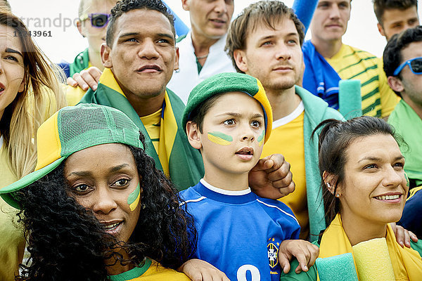 Brasilianische Fußballfans beim Fußballspiel