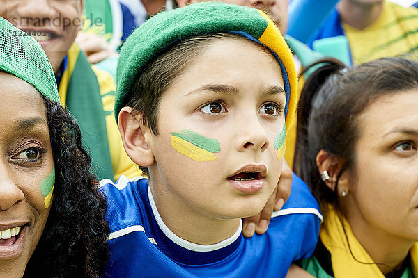 Brasilianische Fußballfans beim Fußballspiel