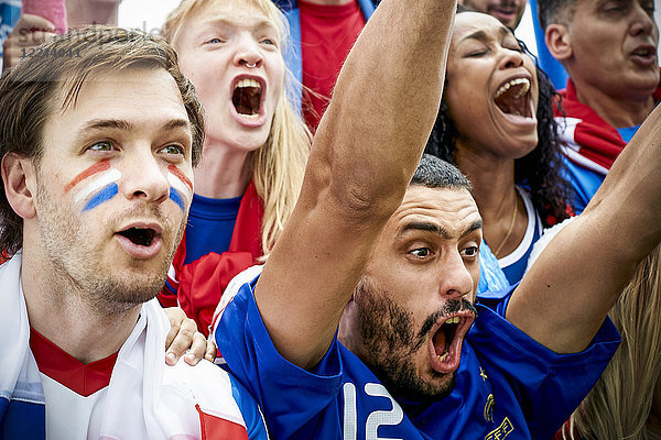 Französische Fußballfans beim Fußballspiel