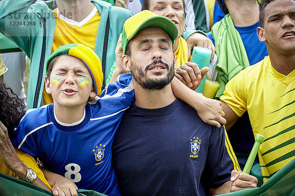 Brasilianische Fußballfans beim Fußballspiel verärgert