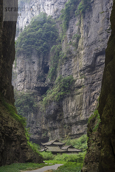 Drei natürliche Brücken im geologischen Park Wulong Karst  UNESCO-Weltkulturerbe im Kreis Wulong  Chongqing  China  Asien