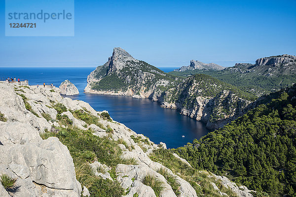 Schöner Blick über die Klippen von Cap Formentor  Mallorca  Balearen  Spanien  Mittelmeer  Europa