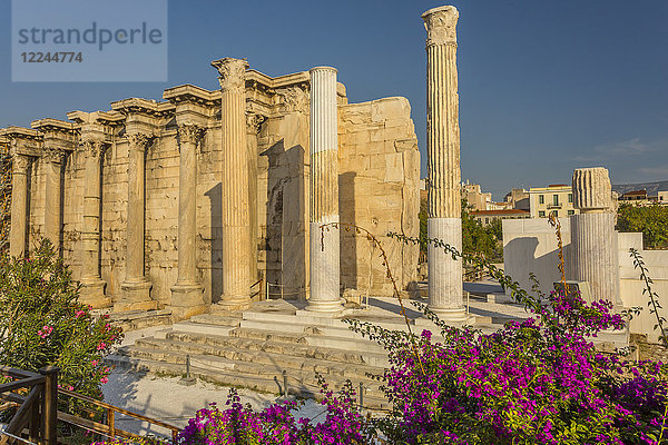 Blick auf die Hadriansbibliothek  Stadtteil Monastiraki  Athen  Griechenland  Europa