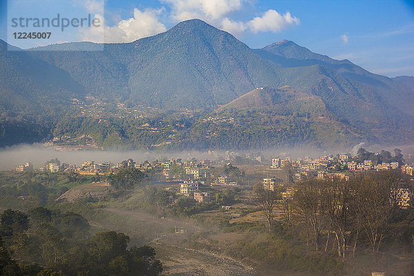 Blick auf Champa Devi  einen heiligen Berg von Sneha's Care  Bhaisipati  Kathmandu  Nepal  Himalaya  Asien