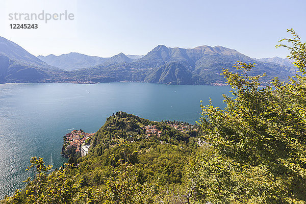 Castello di Vezio oberhalb des Dorfes Varenna  Comer See  Provinz Lecco  Italienische Seen  Lombardei  Italien  Europa