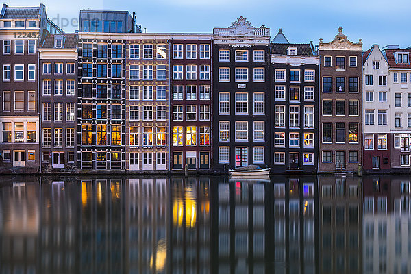 Damrak  Amsterdam  Niederlande  Europa