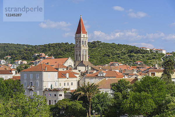 Altstadt von Trogir  UNESCO-Weltkulturerbe  Blick auf die Kathedrale des Heiligen Lorenz  Trogir  Kroatien  Europa