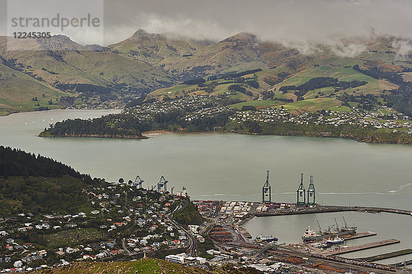 Blick auf den Lyttelton Harbour vom Gipfel der Christchurch Gondola  Heathcote Valley  Christchurch  Canterbury  Südinsel  Neuseeland  Pazifik