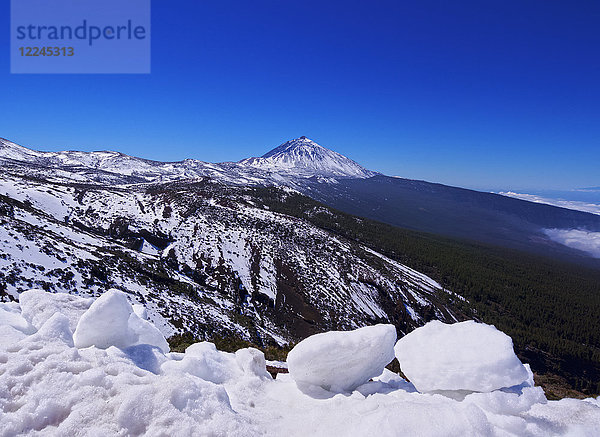 Teide-Nationalpark mit Schnee bedeckt  UNESCO-Weltkulturerbe  Insel Teneriffa  Kanarische Inseln  Spanien  Europa