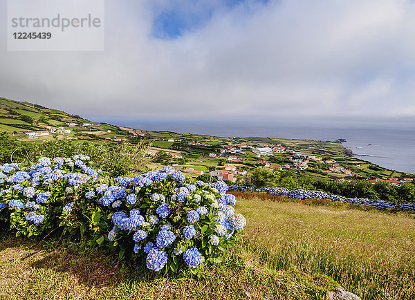 Ponta Delgada  Blick von oben  Insel Flores  Azoren  Portugal  Atlantik  Europa