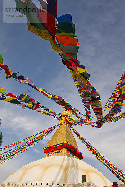 Gebetsfahnen der Boudhanath-Stupa  UNESCO-Weltkulturerbe  Kathmandu  Nepal  Asien