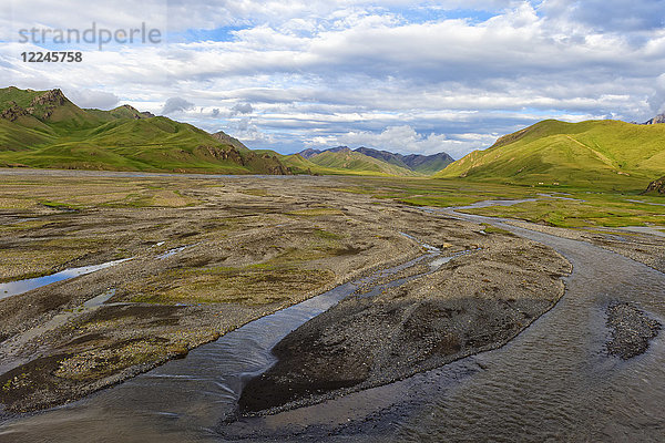 Fluss aus dem Kel-Suu-Gebirge  Kurumduk-Tal  Provinz Naryn  Kirgisistan  Zentralasien  Asien