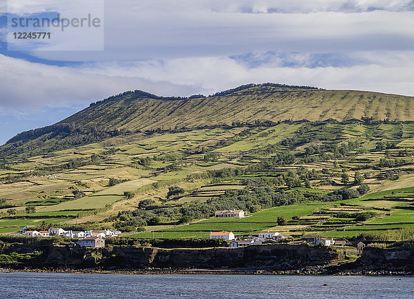 Blick auf die Caldeira  Insel Graciosa  Azoren  Portugal  Atlantik  Europa