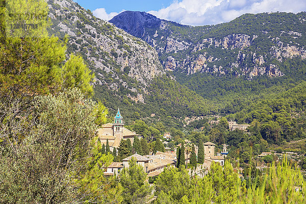 Blick auf das Dorf Valldemossa  Valldemossa  Mallorca (Mallorca)  Balearische Inseln  Spanien  Europa