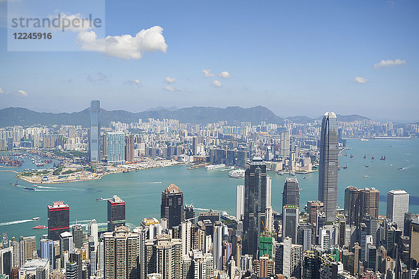 Skyline der Stadt  gesehen vom Victoria Peak  Hongkong  China  Asien