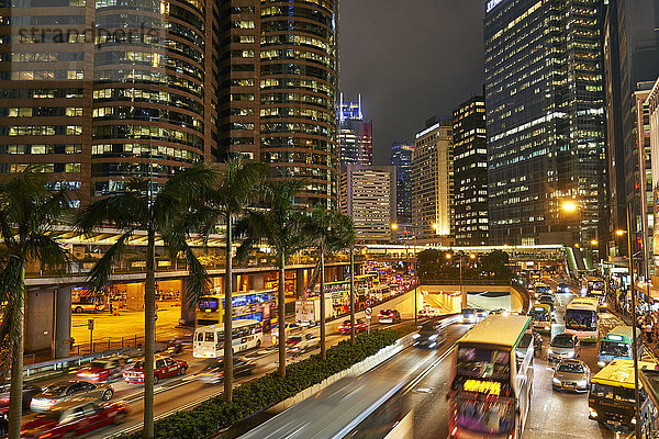 Verkehr zur Hauptverkehrszeit in Central  Hongkong Island  Hongkong  China  Asien