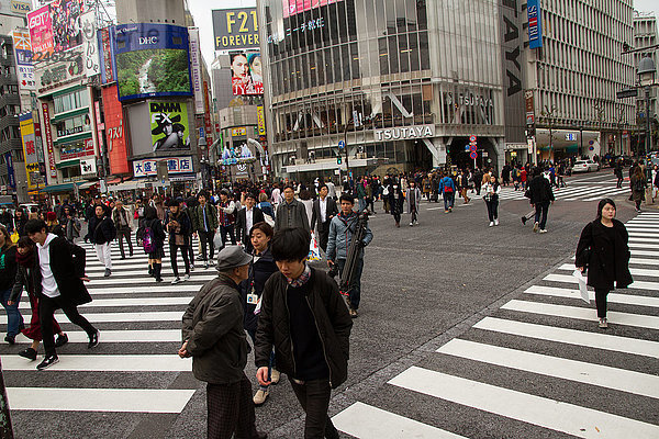 Shibuya-Kreuzung  die verkehrsreichste Kreuzung der Welt  Tokio  Japan  Asien