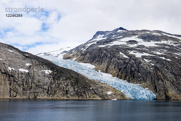 Kopf eines Gletschers  der im Sommer in den Prinz-Christian-Sund (Prins Christians Sund) kalbt  Kujalleq  Grönland  Polarregionen