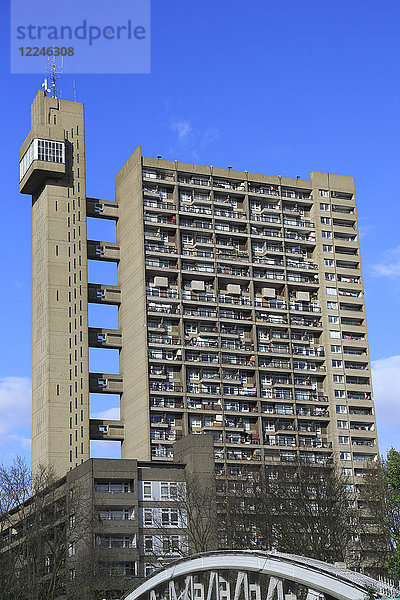 Trellick Tower  Wohnungen  Brutalistische Architektur  Architekt Erno Goldfinger  Notting Hill  London  England  Vereinigtes Königreich  Europa
