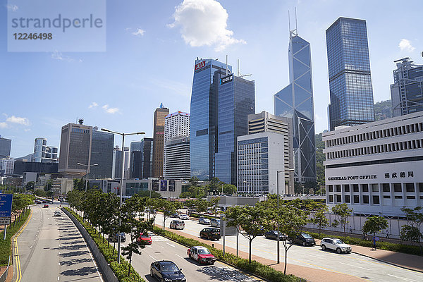 Moderne Türme entlang der Hafenfront auf Hongkong Island  Hongkong  China  Asien