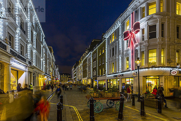 Blick auf die Weihnachtsbeleuchtung in der Kings Street bei Covent Garden in der Abenddämmerung  London  England  Vereinigtes Königreich  Europa