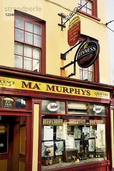 Bar  Lebensmittelladen und Schankwirtschaft  New Street  Bantry  Wild Atlantic Way  Grafschaft Cork  Munster  Republik Irland  Europa
