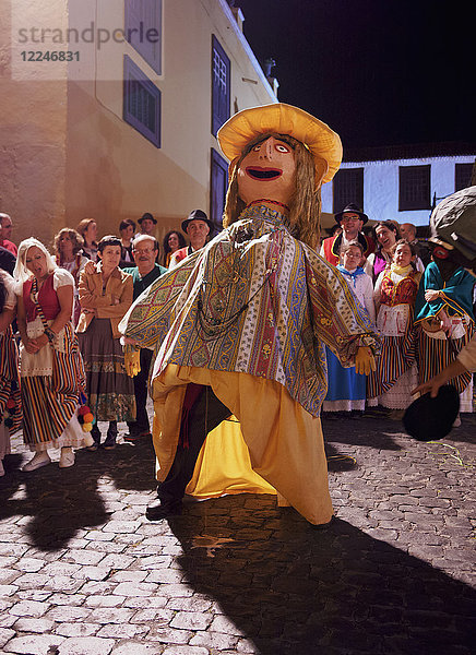 Baile de Magos  traditionelles Straßenfest  Icod de los Vinos  Insel Teneriffa  Kanarische Inseln  Spanien  Europa