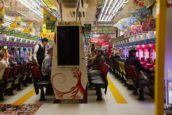 Pachinko-Spielen  Tokio  Japan  Asien