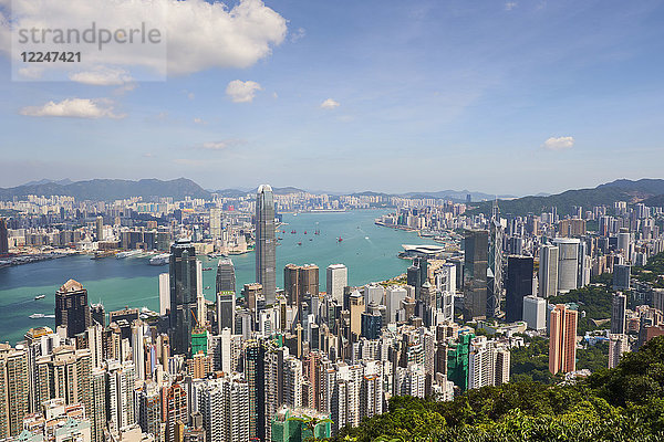 Skyline der Stadt  gesehen vom Victoria Peak  Hongkong  China  Asien