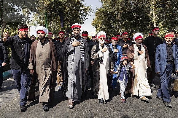 Ashura-Parade  Trauerfeier für Imam Hussain durch die Schiiten  während der ersten 10 Tage des Muharram  Isfahan  Iran  Asien