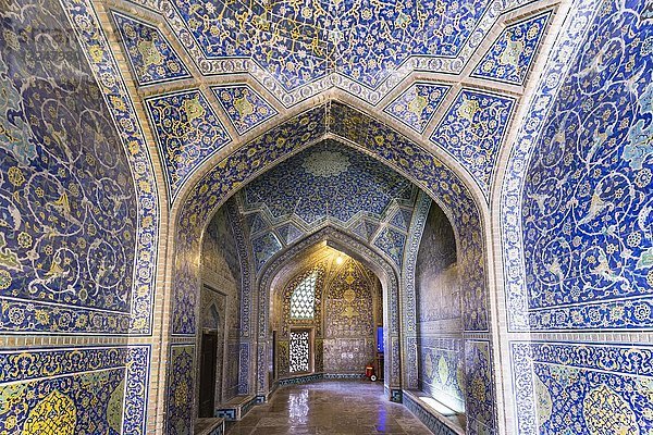 Im Inneren der Masjed-e Sheikh Lotfollah oder Sheikh Lotfollah Moschee  Naqsh-e Jahan oder Imam-Platz  Isfahan  Iran  Asien
