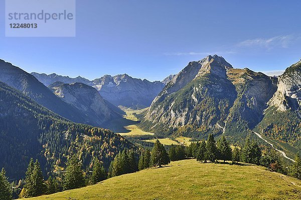 Eng-Tal  gesehen von der Hasental-Alm Niederleger  Karwendelgebirge  Tirol  Österreich  Europa